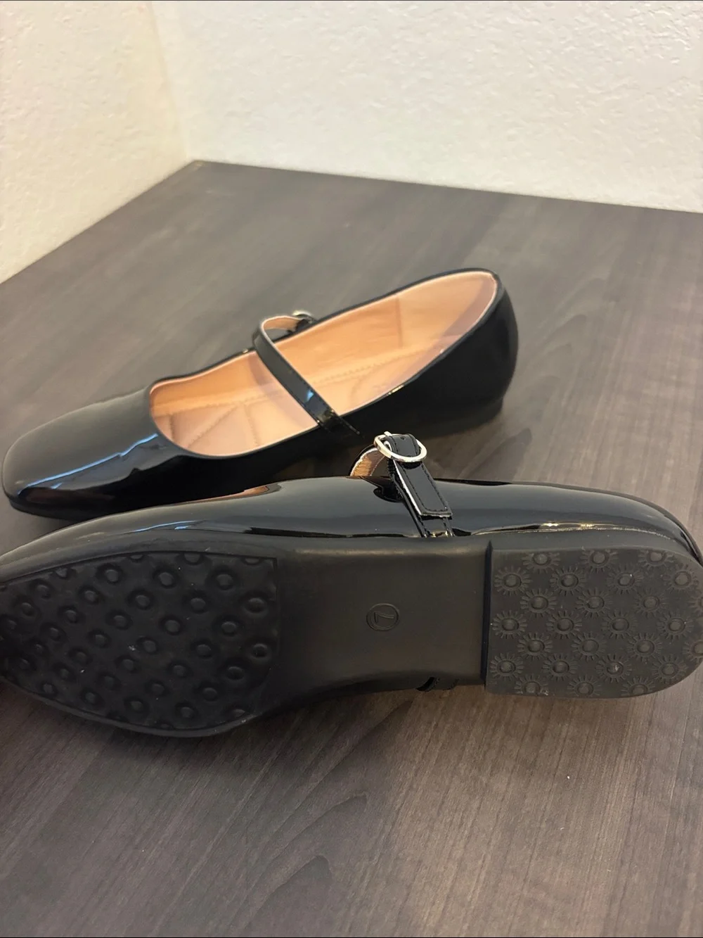NWOT Athmïle Gloss Black Patent Mary Jane Flats Size 7